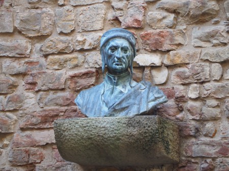 2-la-statua-di-dante-in-via-santa-magherita-presso-la-casa-di-dante