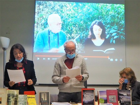 9-una-pesentazione-alle-spalle-degli-autori-limmagine-del-video-dal-giardino-del-manicomio-invaso-dalle-erbacce