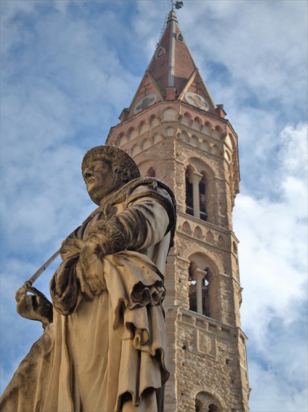 46il-campanile-della-badia-fiorentina-e-il-marche-ugo-di-toscana