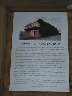 15-il-cartello-per-ledificio-del-cinema-teatro